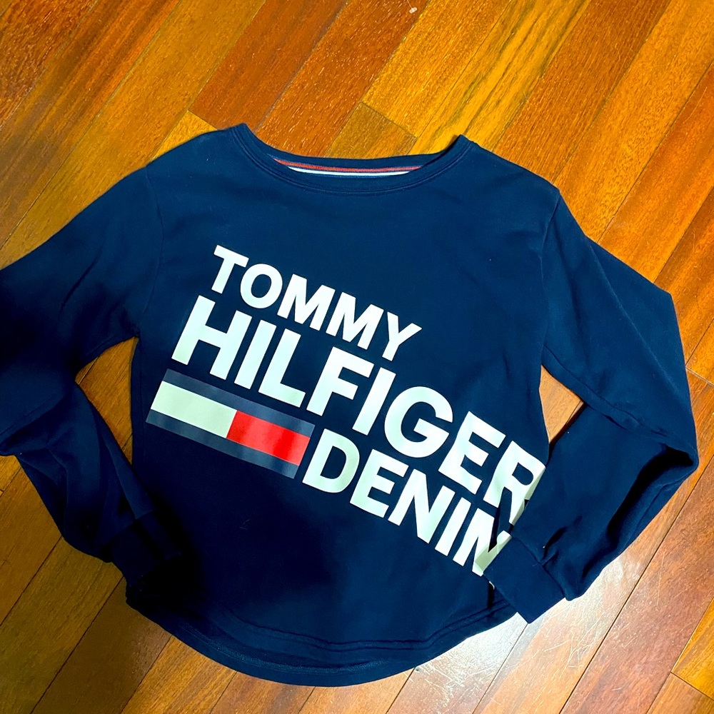 Tommy Hilfiger sweater size small